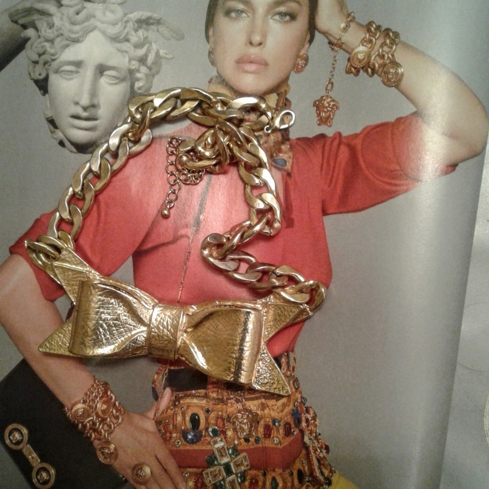 Gold Bow Chain Necklace - Picture 7 of 7